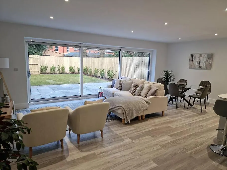 Luxury 3 Bed House, Parking, Garden And 2 Office Desks 2 Villa Bournemouth
