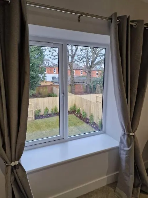 Luxury 3 Bed House, Parking, Garden And 2 Office Desks 2 Villa Bournemouth Holiday home