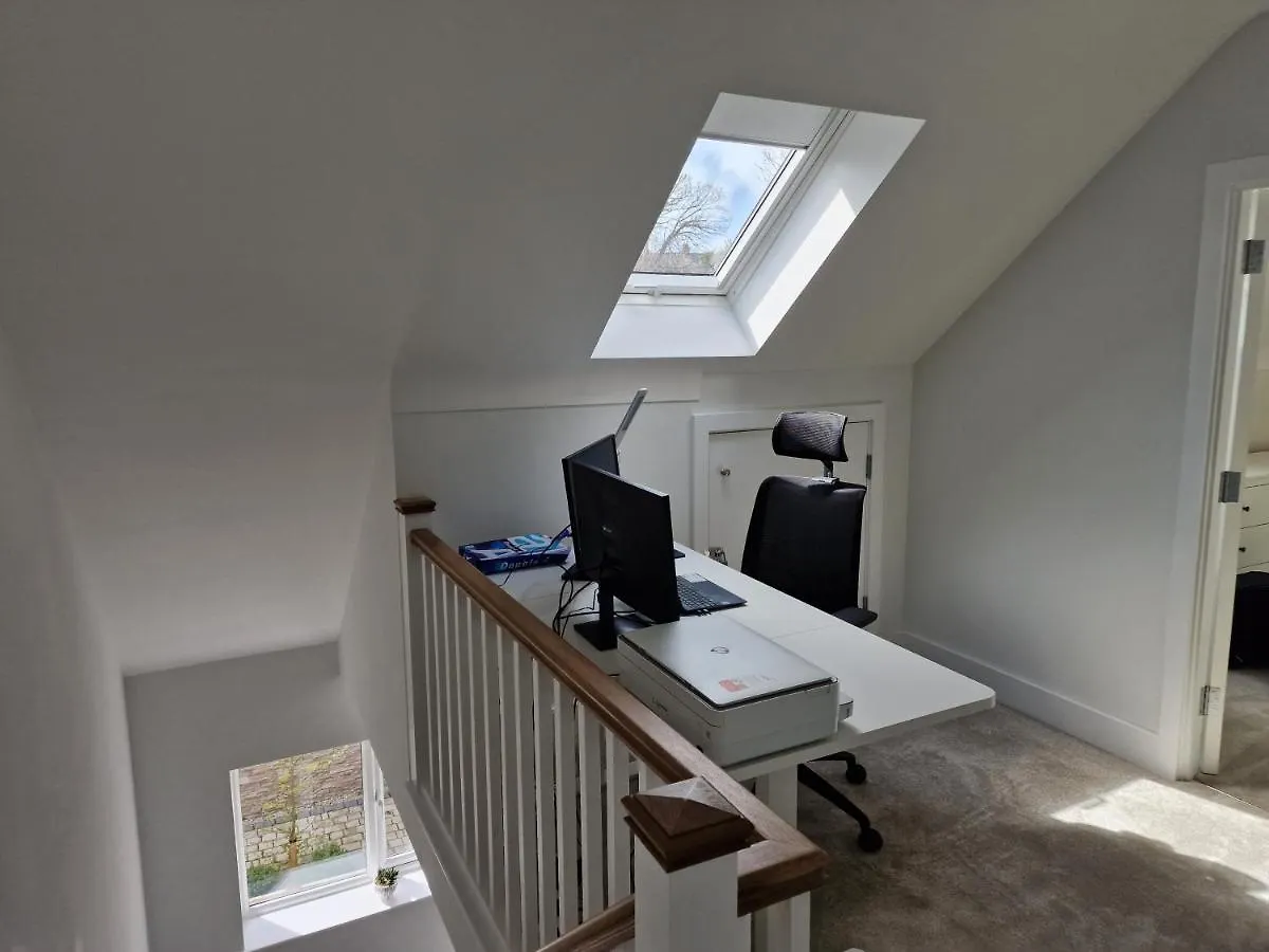 Luxury 3 Bed House, Parking, Garden And 2 Office Desks 2 Villa Bournemouth United Kingdom